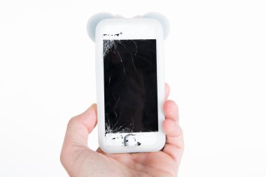 Kırık dokunmatik ekran cep telefonu tutan el