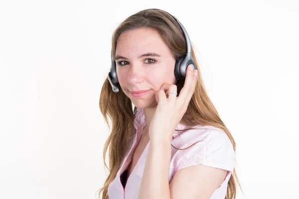 Ξανθιά γυναίκα υποστήριξη τηλεφωνίας σε ακουστικά, απομονώνονται σε λευκό — Φωτογραφία Αρχείου