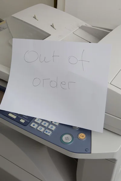 Copiar la máquina necesita ser reparado, fallo de la impresora — Foto de Stock