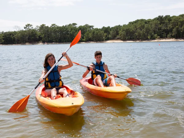 Mother and son kayaking at the sea — Stock Photo, Image