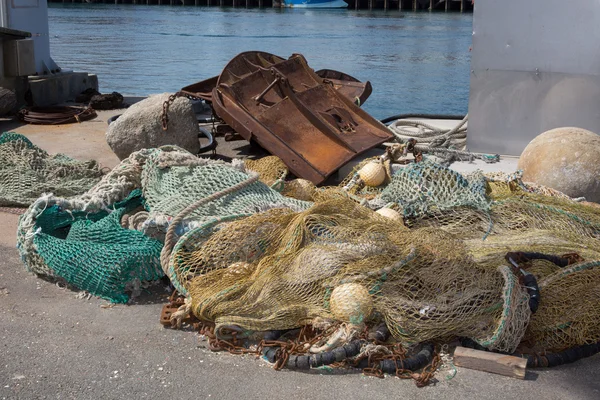 Рыболовные сети закрывают символ моря и рыбака — стоковое фото