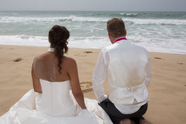 Gelin ve damat uzakta seyir okyanus karşı ermesinin