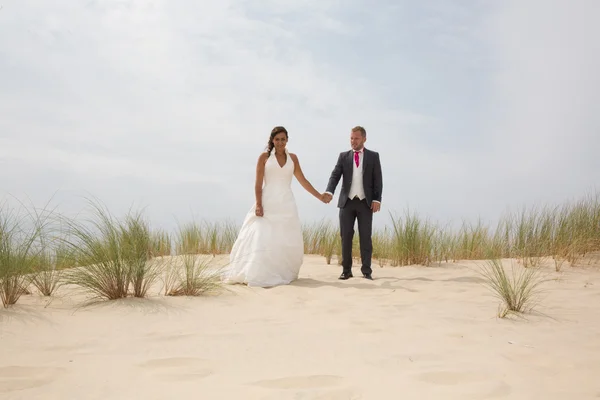 Bride and groom on a romantic moment walking — Stock Photo, Image