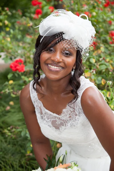 Wedding. Beautiful and smiling bride african with bouquet — Stock Photo, Image