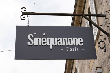Bordeaux, Aquitaine / Fransa - 10 20 2020: sinequanone Paris moda moda kadın mağazasının metin ve logosu