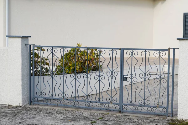Puerta Aluminio Metal Diseño Retro Acero Gris Casa Estilo Vintage — Foto de Stock