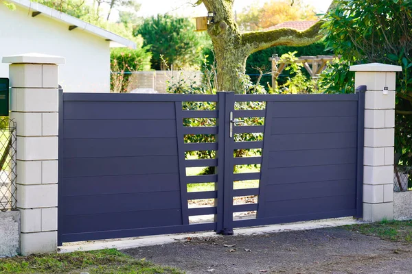 Portal Puerta Gris Estilo Moderno Aluminio Casa Puerta Del Suburbio — Foto de Stock