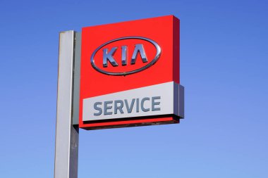 Bordeaux, Aquitaine / France - 11 11 11 2020: Kia servis otomobili logosu ve Kore markası otomotiv bayiliğinin metin imzası