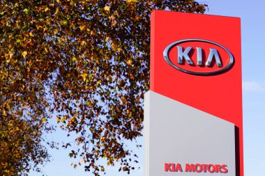 Bordeaux, Aquitaine / Fransa - 11 11 11: 2020: Kia Motors araba tabelası ve Güney Kore 'deki otomobil bayii dükkanlarının metin logosu