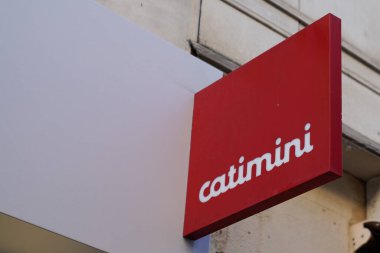Bordeaux, Aquitaine France - 11 21 2020: Catimini mağaza metni ve dükkan logosu çocuk giyim modası uzmanı