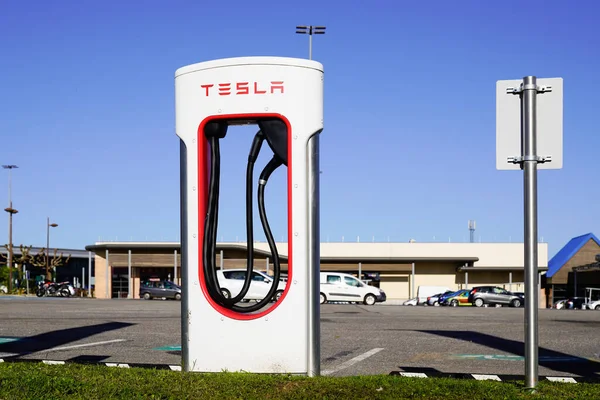 Bordeaux Aquitaine France 2020 Tesla Modernes Ladegerät Detail Der Kompressorstromversorgung — Stockfoto