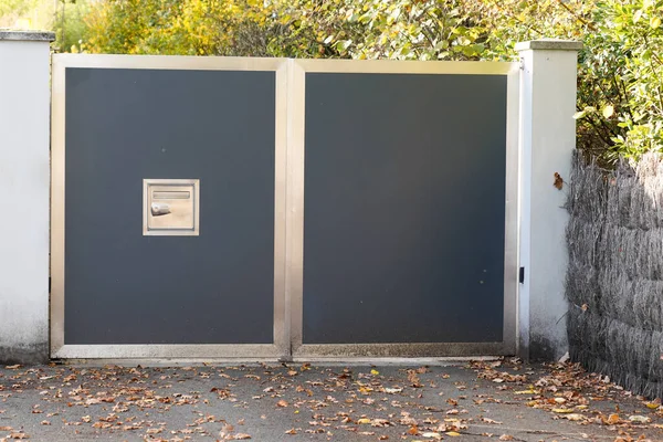 Aluminium Stål Krom Hem Silver Grå Grind Portal Till Förorten — Stockfoto