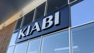 Bordeaux, Aquitaine France - 11 21 2020: kiabi logosu ve metin imzası moda mağazası giyim mağazasının ön cephesi