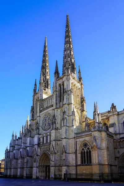 Église Cathédrale Dans Centre Ville Bordeaux Dans Ciel Bleu Printemps — Photo