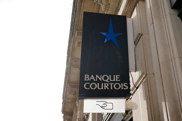 Burdeos Aquitania Francia 2020 Banque Courtois Firma Texto Con Logotipo — Foto de Stock