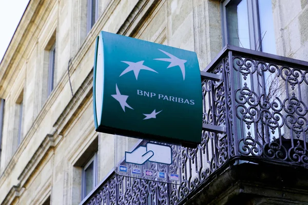 法国阿基坦 波尔多 2020年1月12日 法国巴黎银行标志和立面墙上的文字签名 — 图库照片