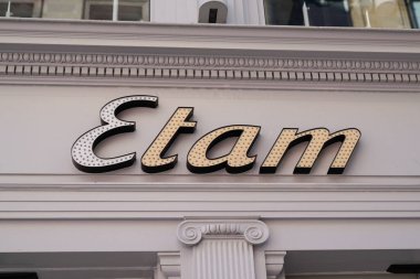Bordeaux, Aquitaine France - 12 01 2020: Etam imza ve logo metni kadınlar için butik mağazası elbise perakendecisi
