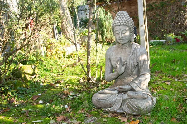 Buddha Staty Lugn Vila Poserar Sittande Meditation Pose — Stockfoto