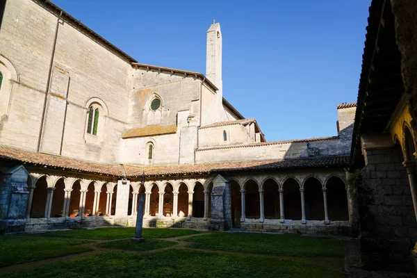 ボルドー市近郊のフランスにある聖ミリオン修道院の内部 — ストック写真