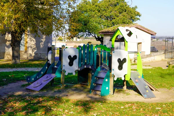 Crianças Coloridas Escorrega Crianças Playground Parque Cidade — Fotografia de Stock