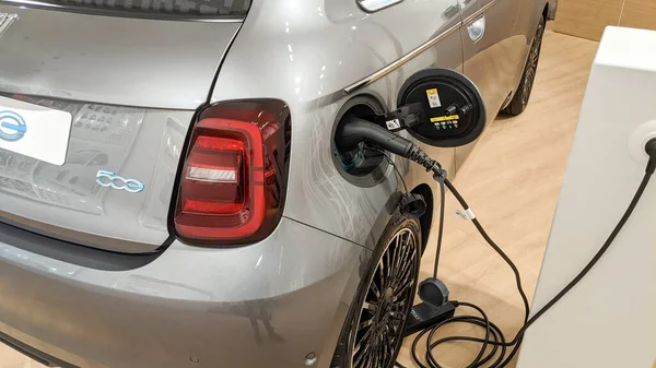 Bordeaux, Aquitaine France - 12 09 2020: Fiat 500 Elektrikli Araç 500 Her Otomobil İçin Otomobil İstasyonu