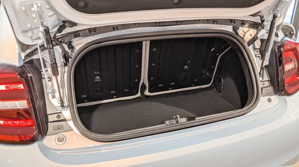 Bordeaux Aquitaine France 2020 Fiat 500E Open Car Trunk New — Stok Foto