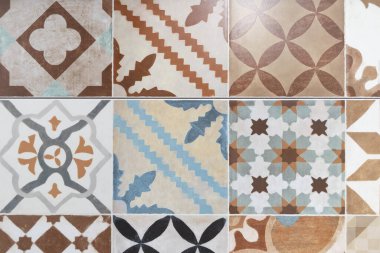 Yamalı duvar kağıdı deseninde kahverengi eski çiçek arkaplanı