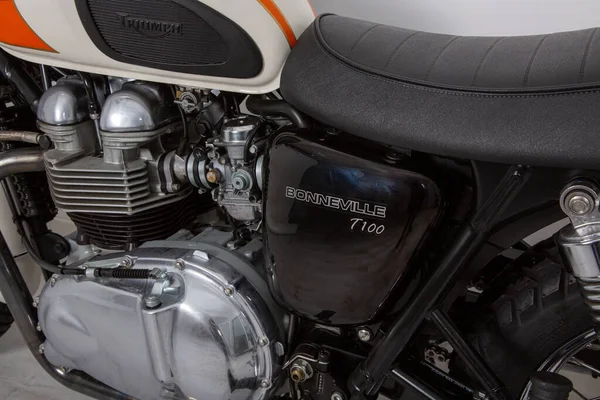 Бордо Аквитания Франция 2020 Знак Triumph Logo Мотоцикле Т100 Стороны — стоковое фото