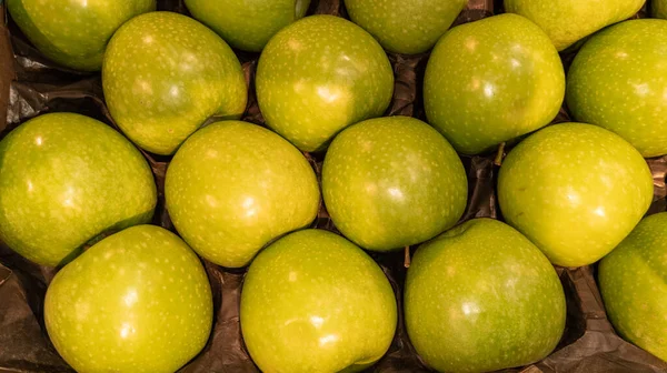 Manzanas Frutas Verdes Muchas Pilas Jugosas Maduras Frutas Frescas Manzana — Foto de Stock
