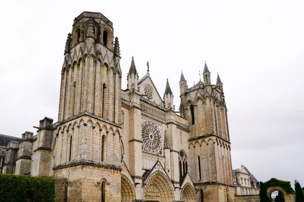 Фасад Собора Святого Петра Пуатье Франция — стоковое фото