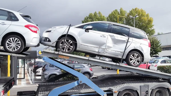 Bordéus Aquitânia França 2021 Carregamento Veículos Peugeot Avariados Recuperados Por — Fotografia de Stock