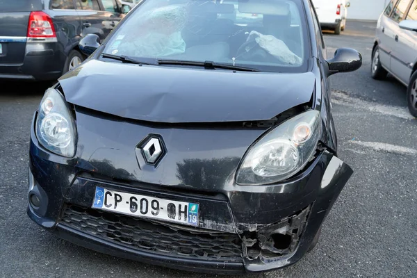 Bordéus Aquitânia França 2021 Renault Twingo Acidente Carro Naufragado Estrada — Fotografia de Stock