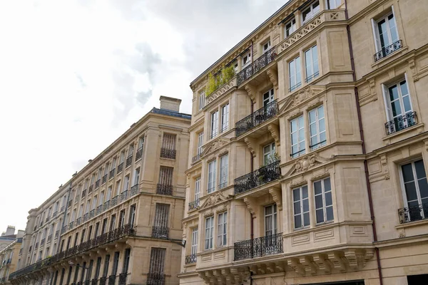 Diseño Típico Arquitectura Parisina Fachada Hausmann Edificio Francés Bloque Apartamentos — Foto de Stock