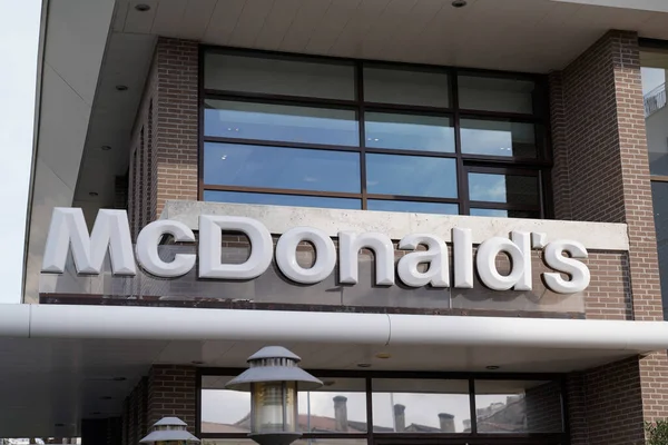 Bordeaux Aquitaine France 2021 Donalds Logo Sign Brand American Fastfood — стокове фото