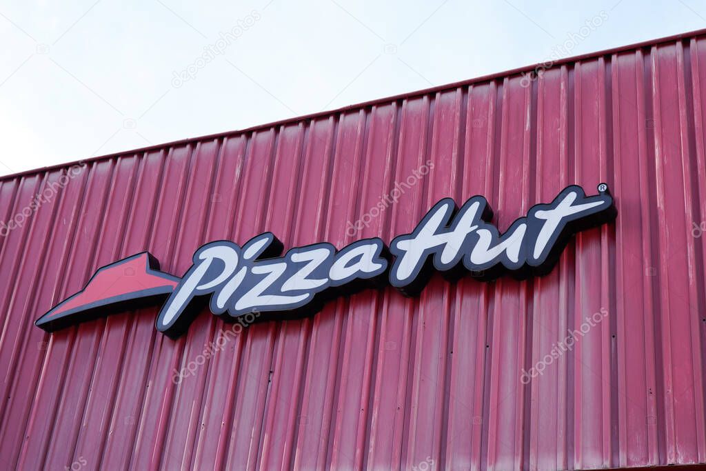 Bordeaux , Aquitaine  France - 01 24 2021 : pizza Hut text sign and Logo front of Fast food Casual Restaurant