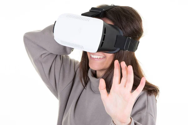 Mujer Usando Gafas Realidad Virtual Chica Tratando Tocar Objetos Auriculares —  Fotos de Stock