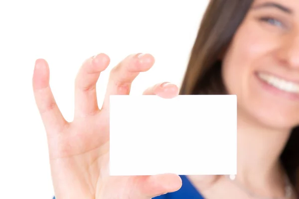 Mulher Sorrindo Segurando Vazio Cartão Visita Livro Branco Para Mockup — Fotografia de Stock