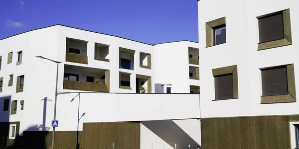 Modern White Residential New Building Blue Summer Sky — Stock Photo, Image