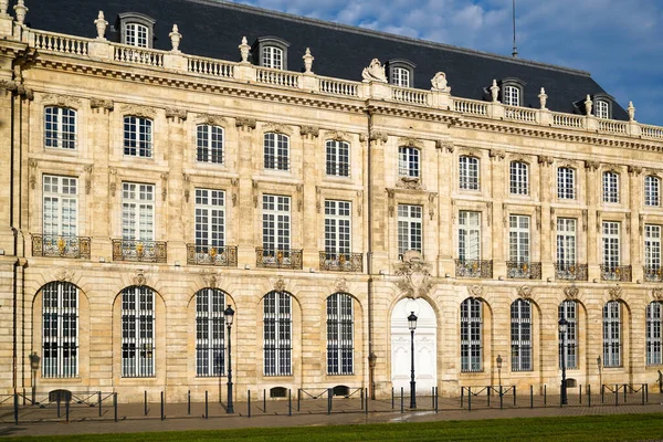 Kamienny Budynek Typowe Fasady Miasta Bordeaux Francji — Zdjęcie stockowe