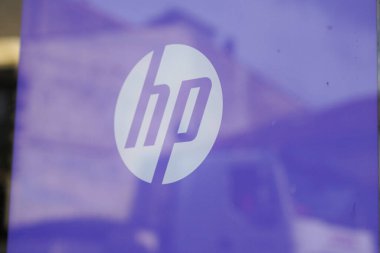 Bordeaux, Aquitaine France - 02 05 2021: Hp logo markası ve Hewlett Packard imzası.