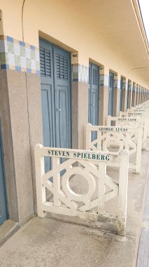 Deauville kamarası ve sörf tahtaları.