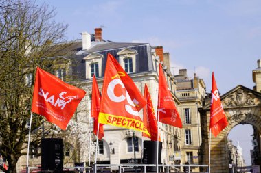 Bordeaux, Aquitaine France - 03 08 2021: Fransa caddesindeki protestolar sırasında CGT gösteri bayrağı