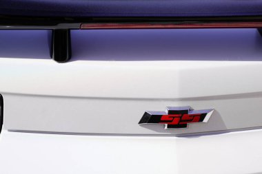 Bordeaux, Aquitaine France - 03 29 2021: Chevrolet logosu ve spor Camaro Otomobil markası