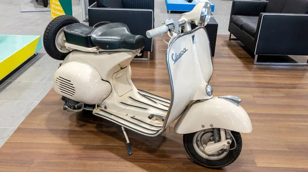 Bordeaux Aquitaine France 2021 Vespa Vintage Retro Scooter White Sixties — Stock Photo, Image