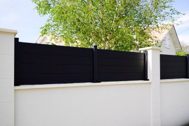 Sokak duvarı modern bariyer alüminyum levhalar ev koruma bahçesine giriş.