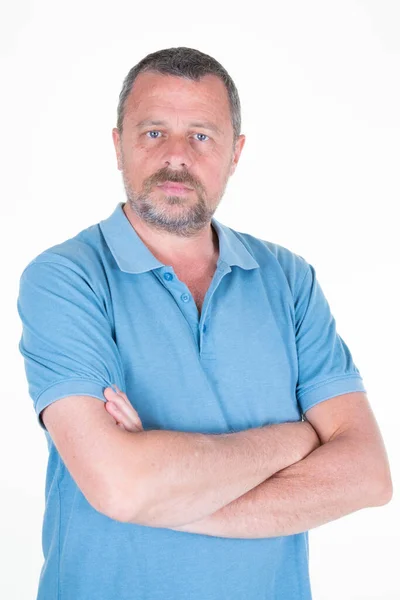 Retrato Guapo Hombre Maduro Brazos Cruzados Sobre Fondo Blanco — Foto de Stock