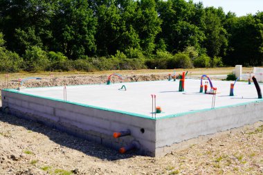 beton levha inşa ediliyor