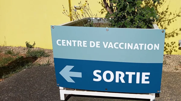 Corona Vaccination Center Exit Arrow Vaccine Text Sign French Covid — Stock Photo, Image