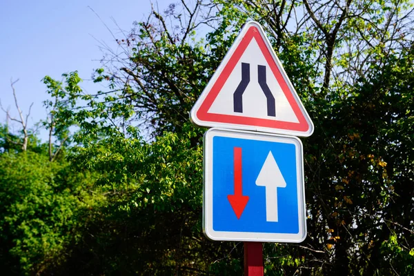 Fransa Avrupa Trafik Yönetmeliklerinde Yol Daralmasına Işaret Eden Imza — Stok fotoğraf
