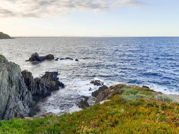 Brittany Deki Atlantik Okyanusu Nda Deniz Suyu Gökyüzü Kayalık Uçurumlar — Stok fotoğraf